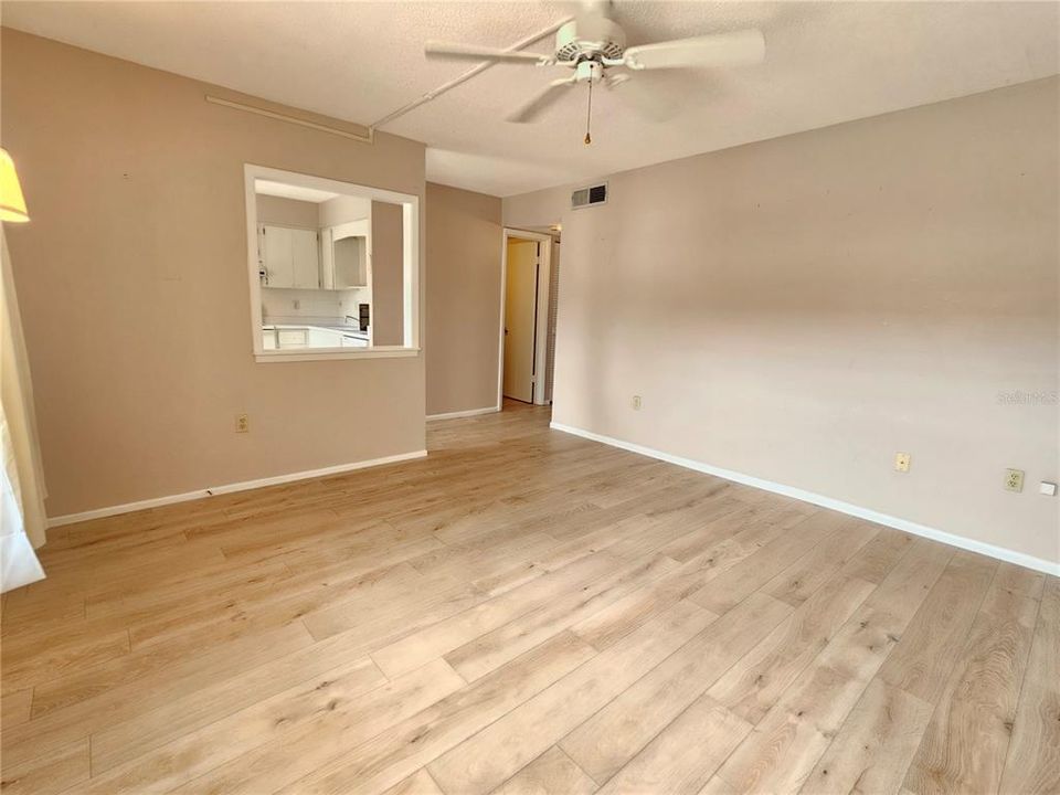 For Rent: $1,900 (2 beds, 1 baths, 716 Square Feet)