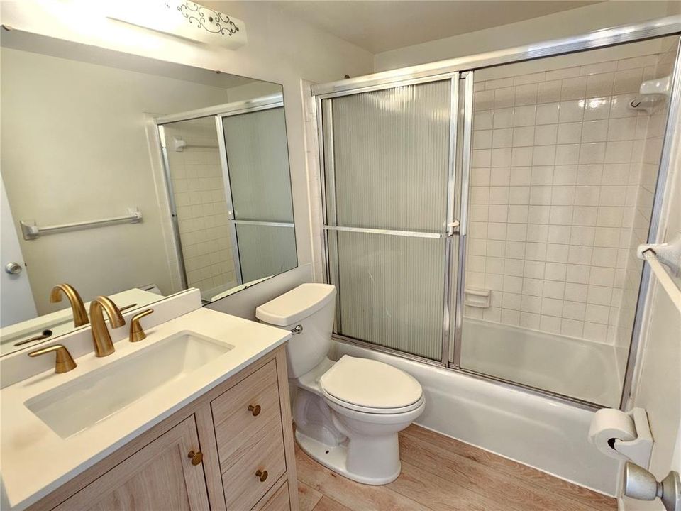 For Rent: $1,900 (2 beds, 1 baths, 716 Square Feet)