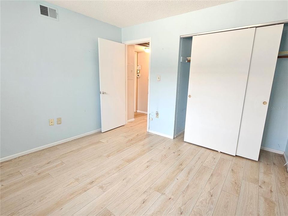 For Rent: $1,900 (2 beds, 1 baths, 716 Square Feet)
