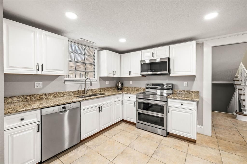 For Sale: $799,000 (4 beds, 3 baths, 3401 Square Feet)