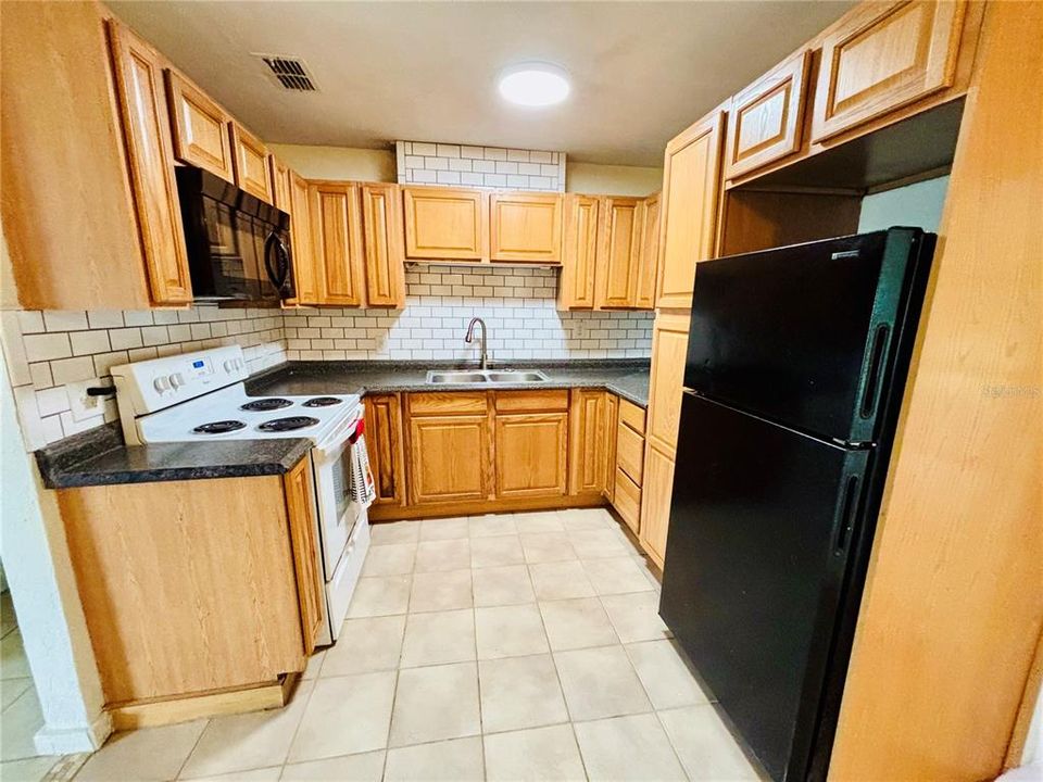 For Sale: $215,000 (3 beds, 1 baths, 1032 Square Feet)