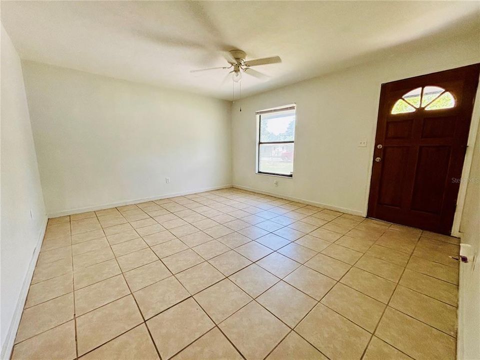 For Sale: $215,000 (3 beds, 1 baths, 1032 Square Feet)