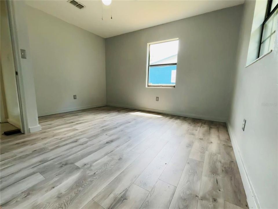 For Sale: $215,000 (3 beds, 1 baths, 1032 Square Feet)