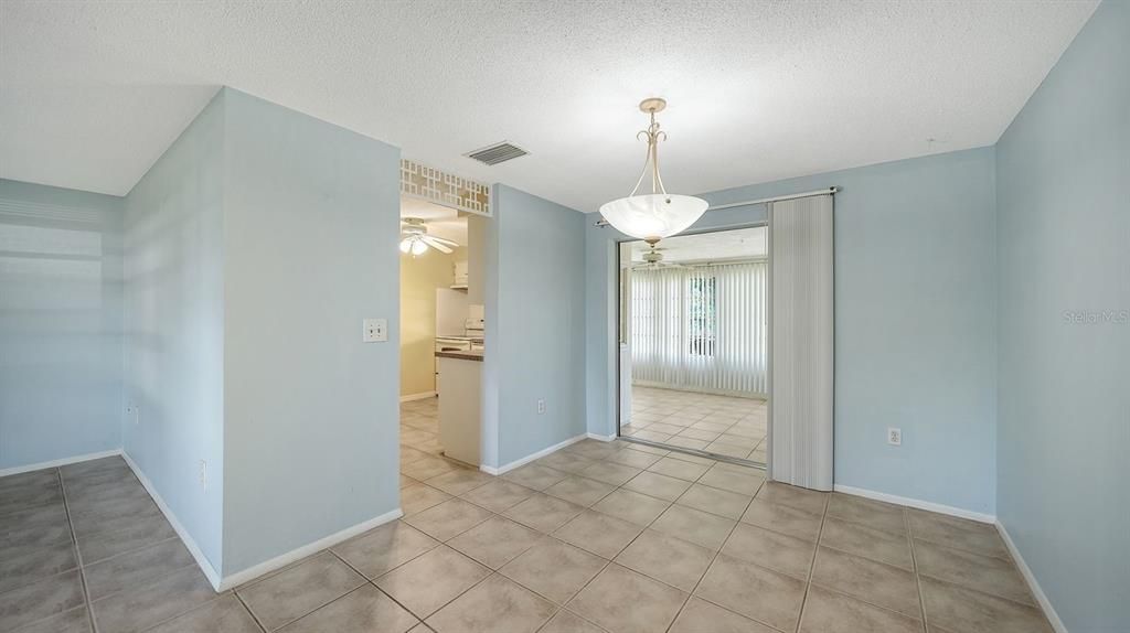 En Venta: $369,900 (2 camas, 2 baños, 1224 Pies cuadrados)