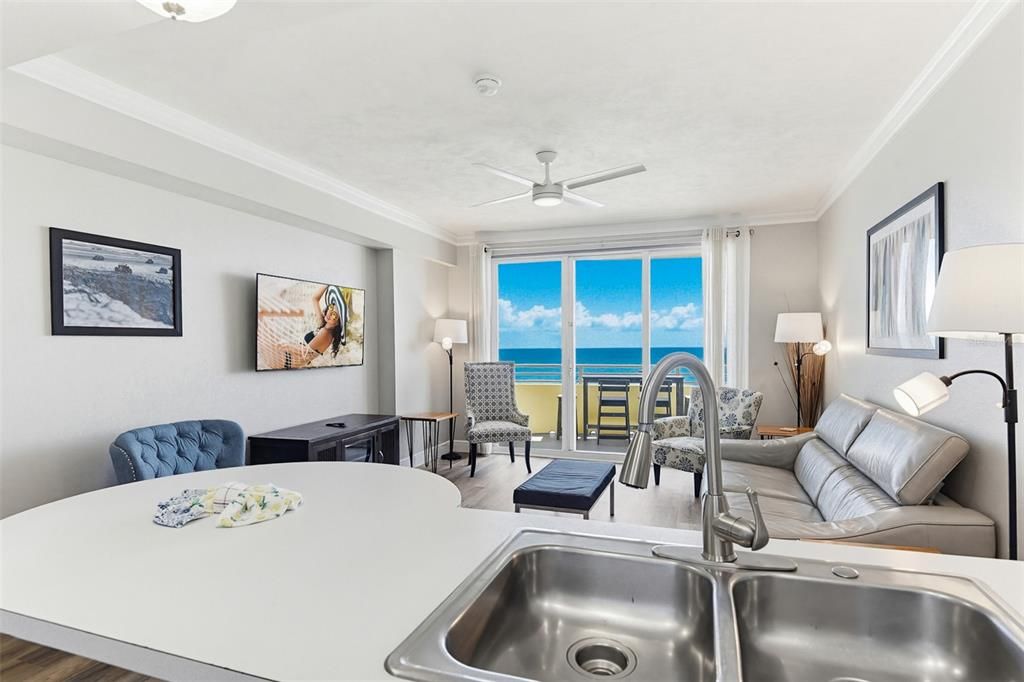 For Sale: $390,500 (1 beds, 1 baths, 751 Square Feet)