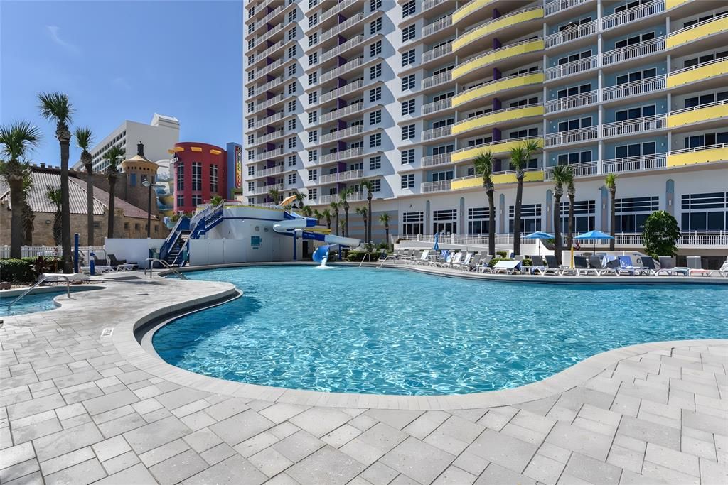 For Sale: $390,500 (1 beds, 1 baths, 751 Square Feet)