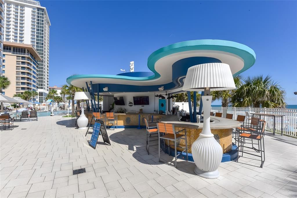 For Sale: $390,500 (1 beds, 1 baths, 751 Square Feet)