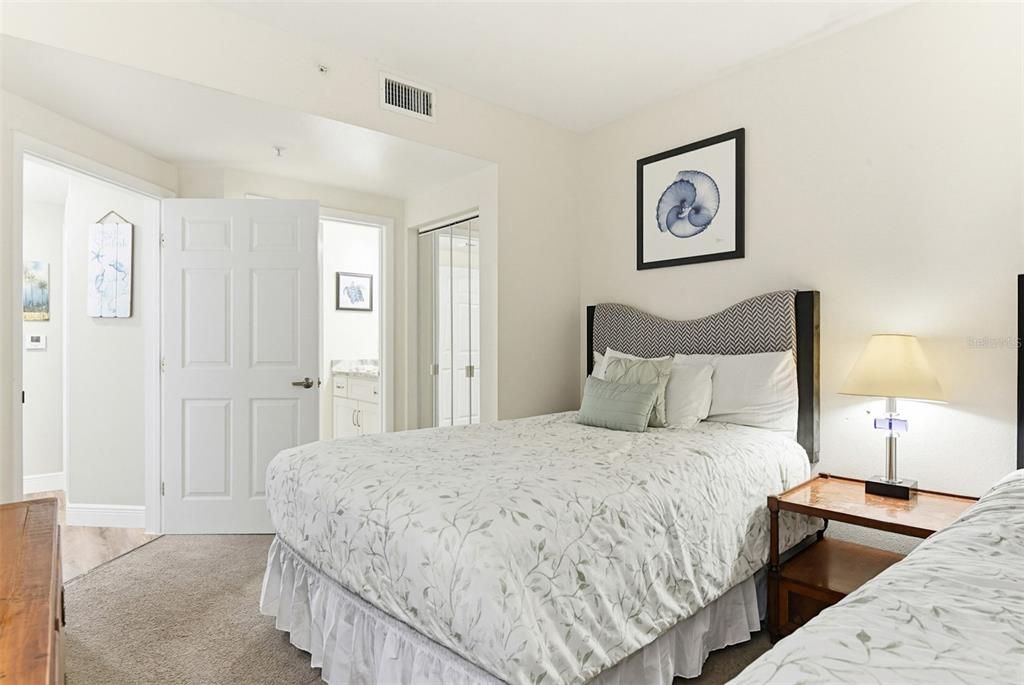 For Sale: $390,500 (1 beds, 1 baths, 751 Square Feet)