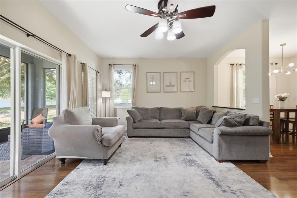 For Sale: $335,000 (3 beds, 2 baths, 1844 Square Feet)