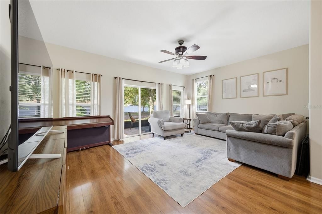For Sale: $335,000 (3 beds, 2 baths, 1844 Square Feet)