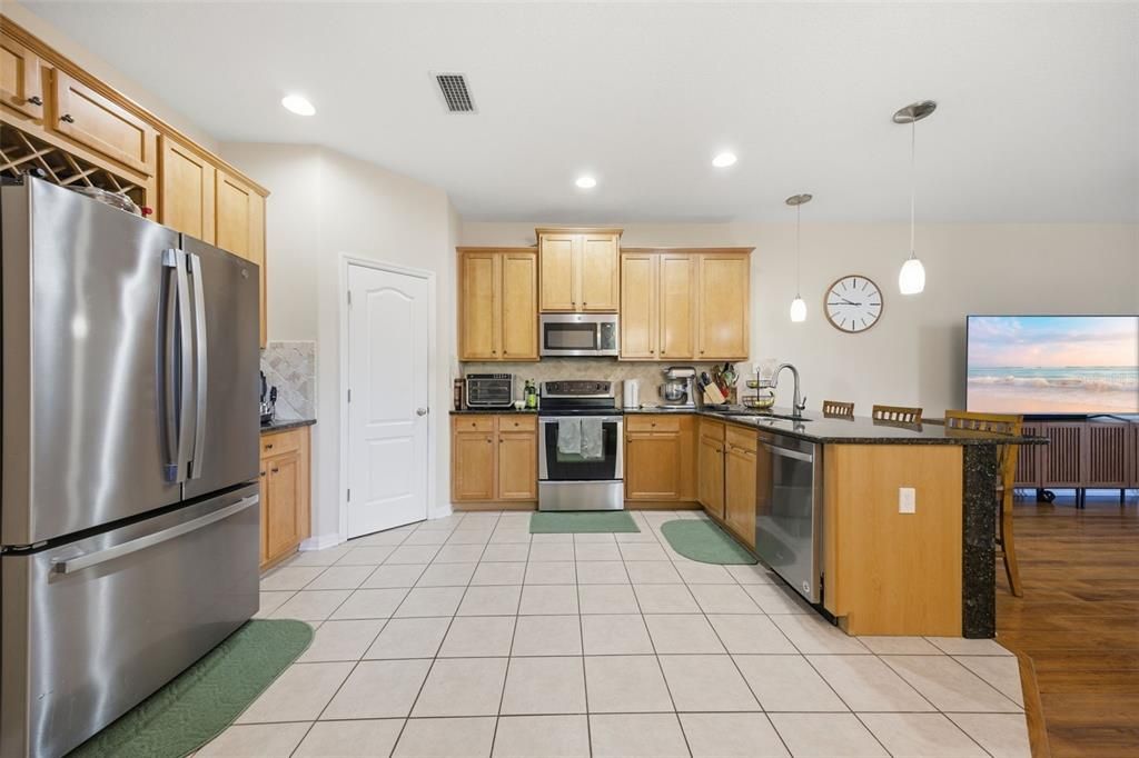 For Sale: $335,000 (3 beds, 2 baths, 1844 Square Feet)