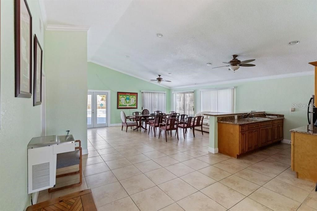 For Rent: $1,750 (1 beds, 1 baths, 755 Square Feet)