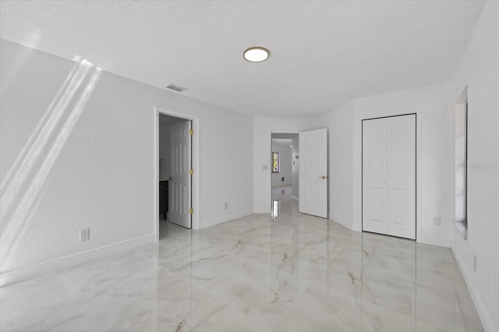 Под контрактом: $339,999 (3 спален, 3 ванн, 1626 Квадратных фут)