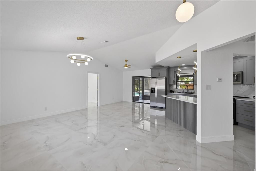Под контрактом: $339,999 (3 спален, 3 ванн, 1626 Квадратных фут)