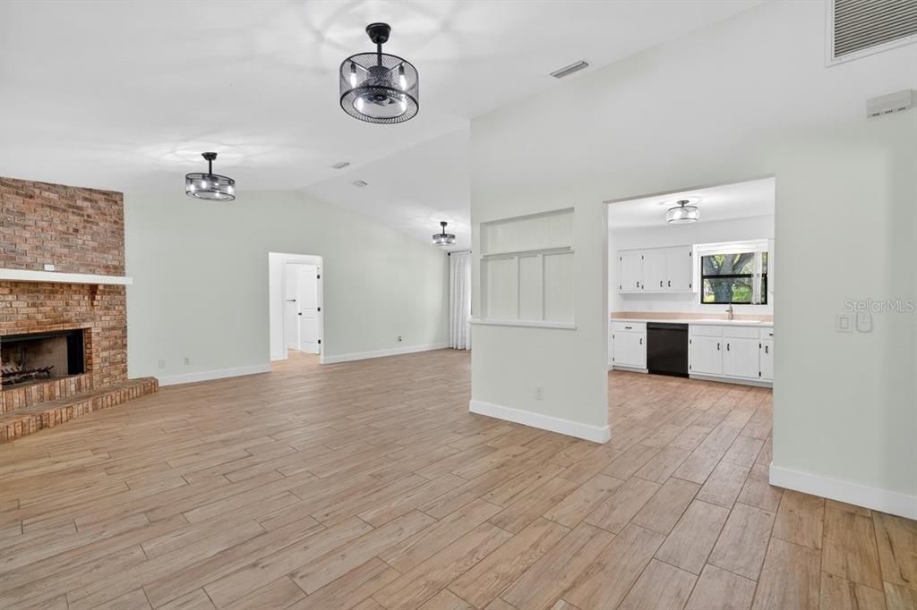 For Sale: $650,000 (3 beds, 2 baths, 1648 Square Feet)