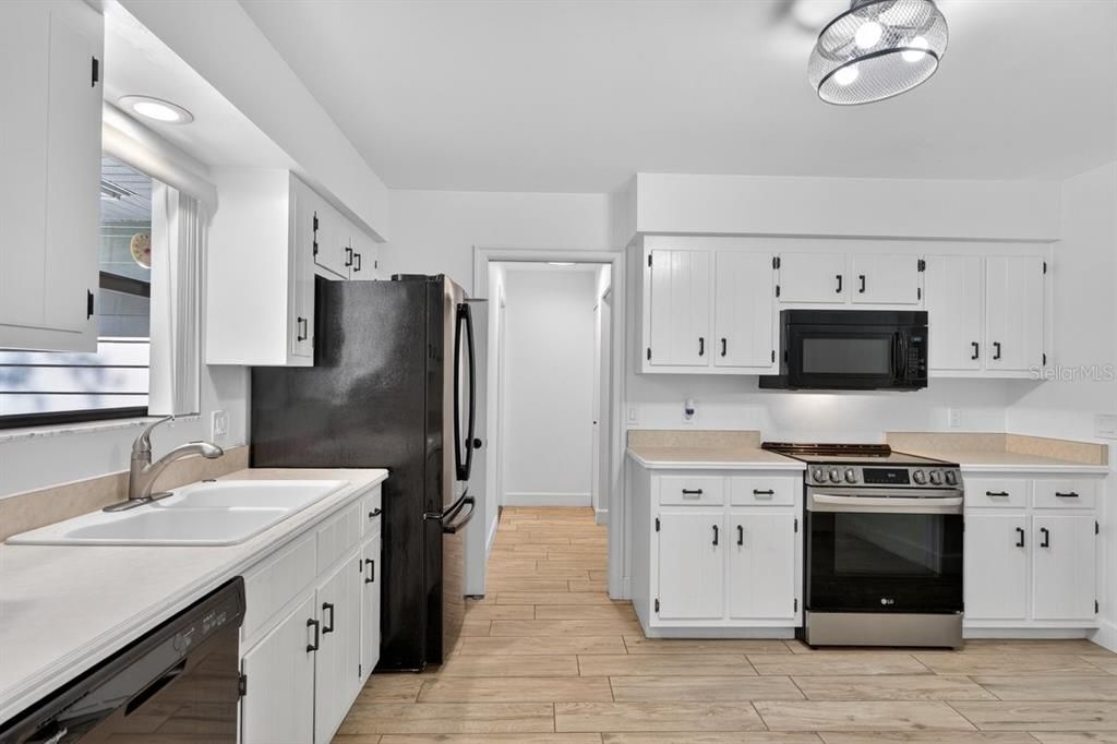 For Sale: $650,000 (3 beds, 2 baths, 1648 Square Feet)