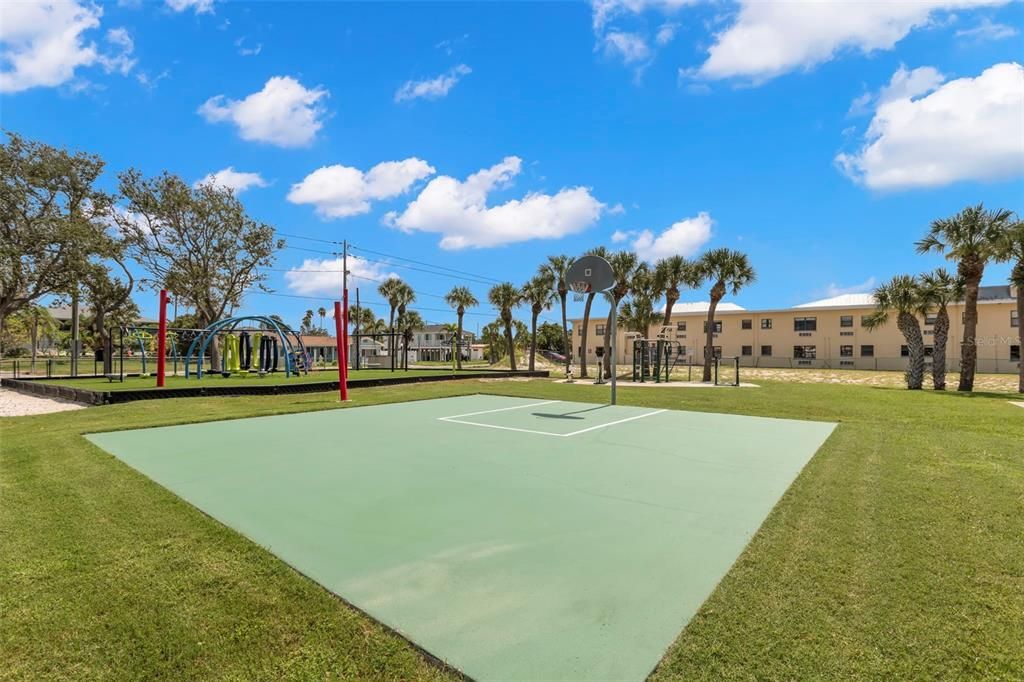 For Sale: $299,999 (0 beds, 1 baths, 255 Square Feet)