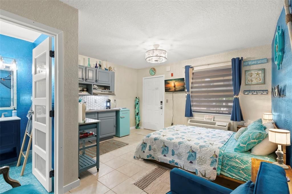 For Sale: $299,999 (0 beds, 1 baths, 255 Square Feet)