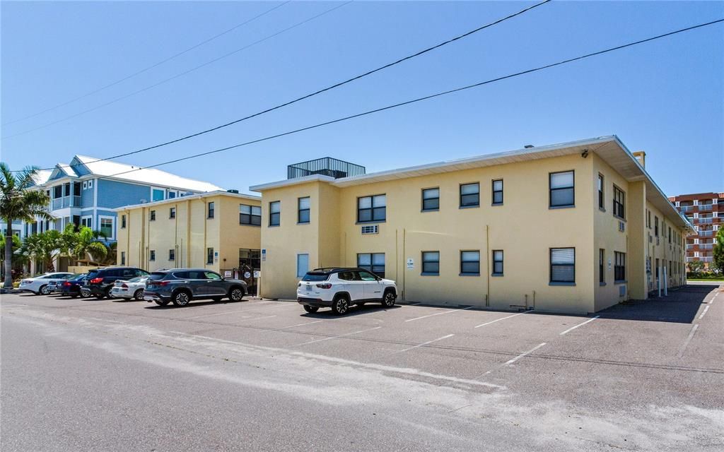 For Sale: $299,999 (0 beds, 1 baths, 255 Square Feet)