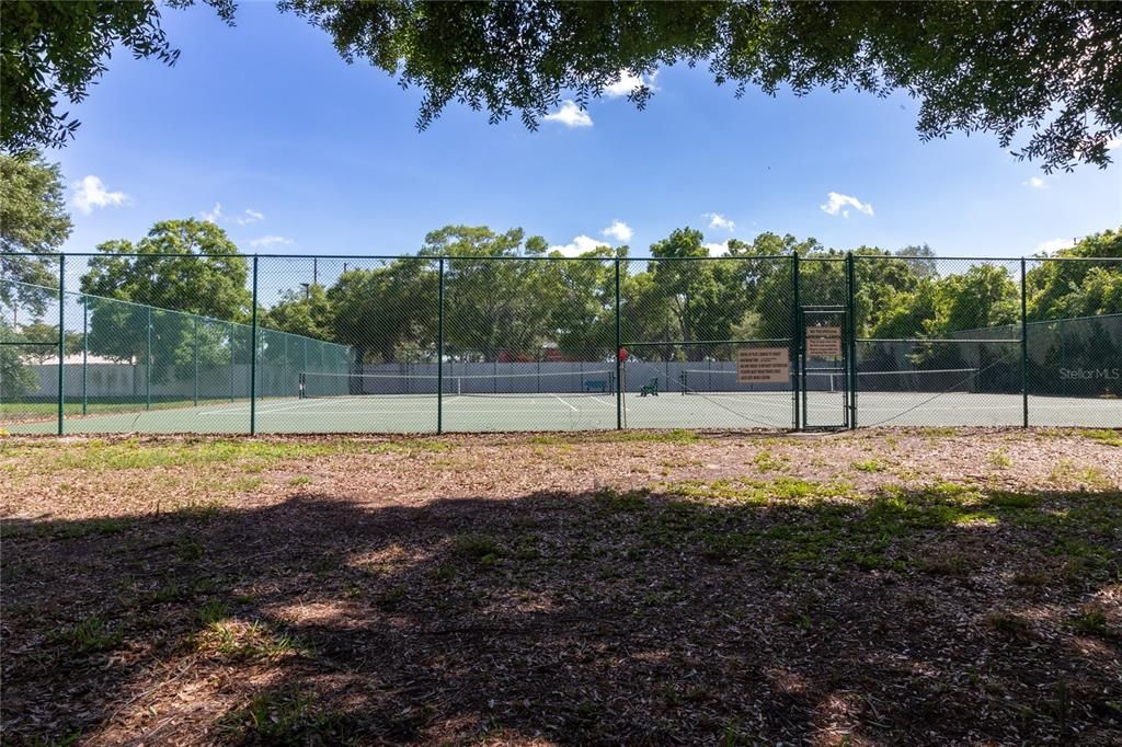 For Sale: $125,000 (1 beds, 1 baths, 600 Square Feet)