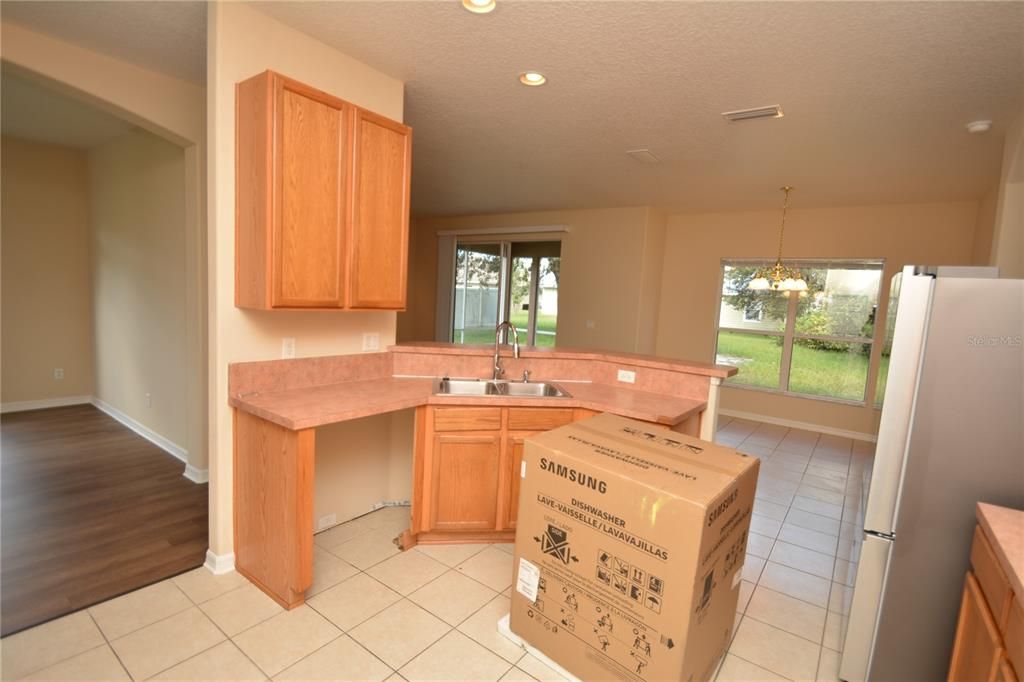 En Venta: $410,000 (3 camas, 3 baños, 2902 Pies cuadrados)
