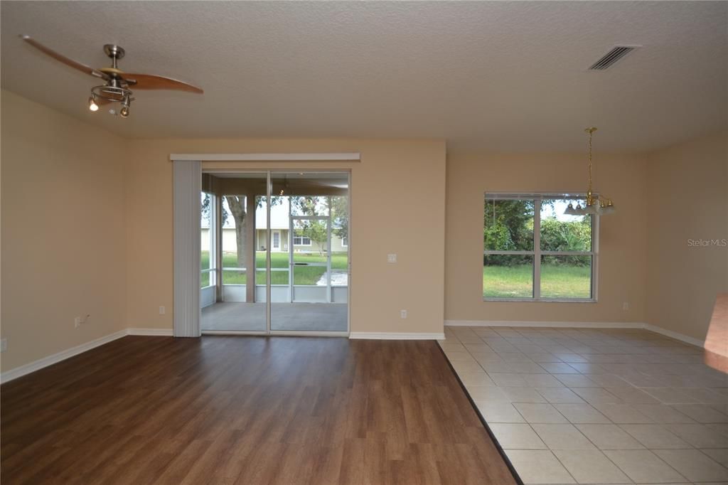 En Venta: $410,000 (3 camas, 3 baños, 2902 Pies cuadrados)