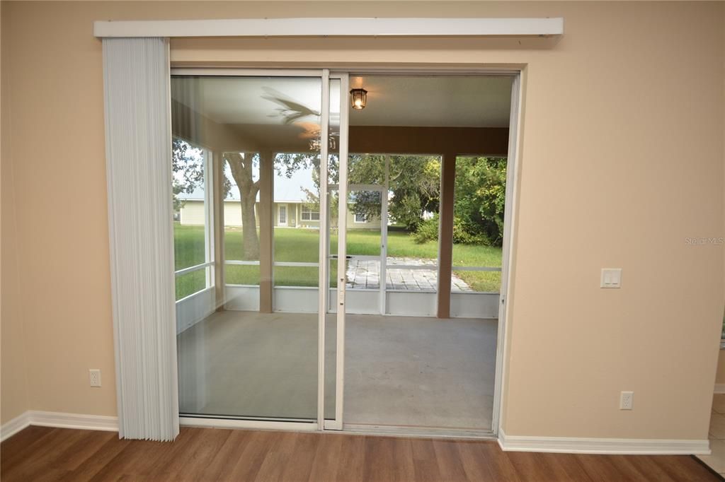 En Venta: $410,000 (3 camas, 3 baños, 2902 Pies cuadrados)
