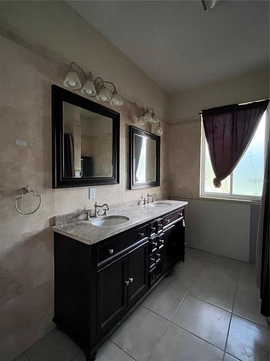En Venta: $399,900 (3 camas, 3 baños, 1703 Pies cuadrados)