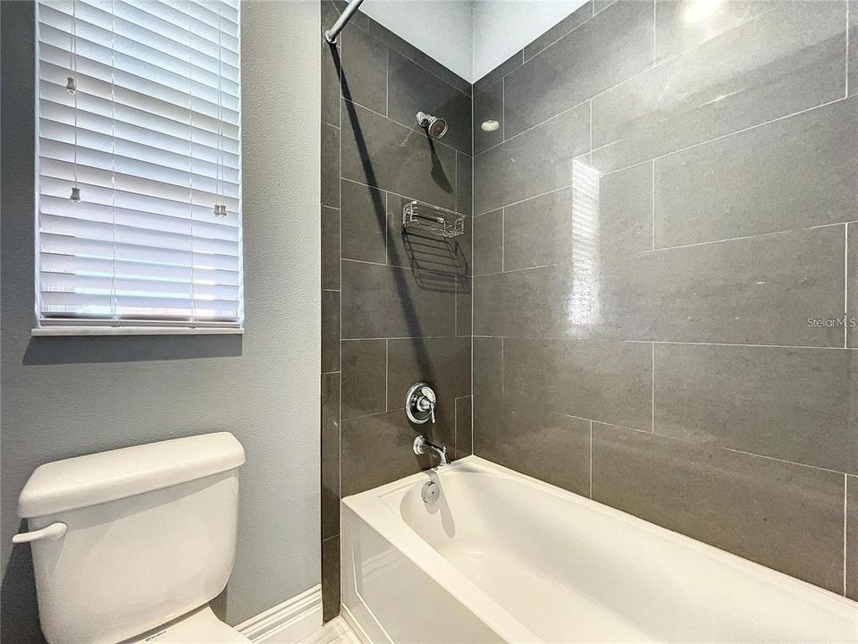 For Rent: $3,400 (5 beds, 3 baths, 2779 Square Feet)