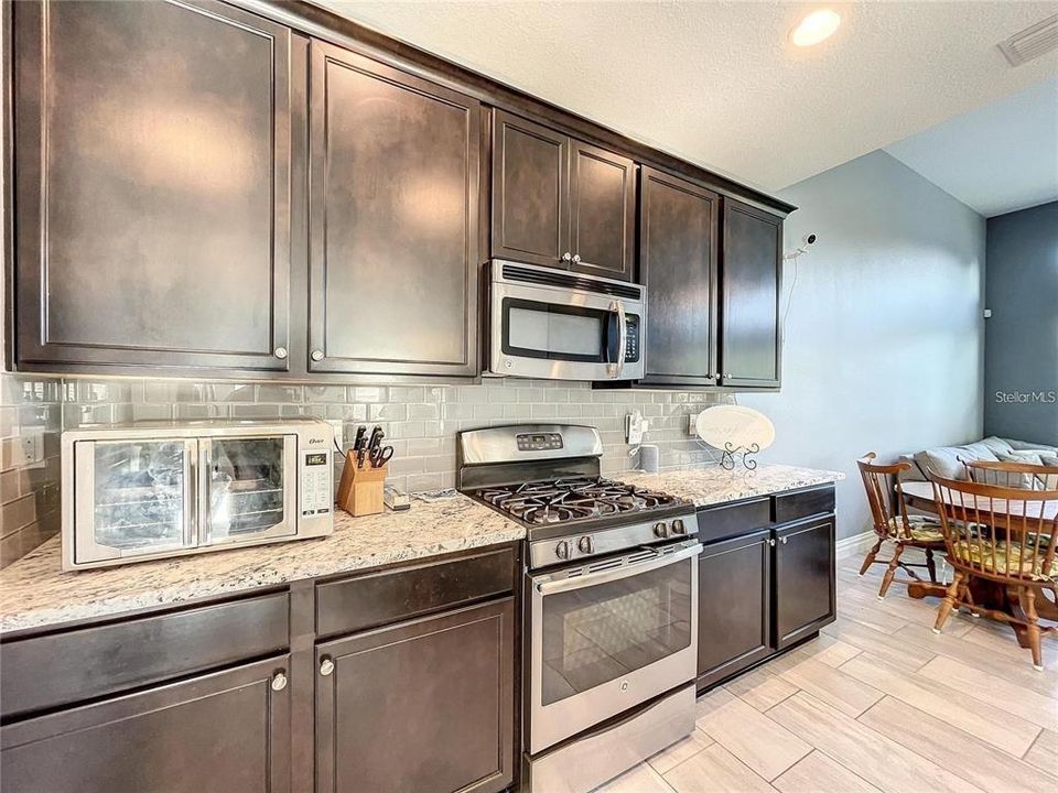 For Rent: $3,400 (5 beds, 3 baths, 2779 Square Feet)
