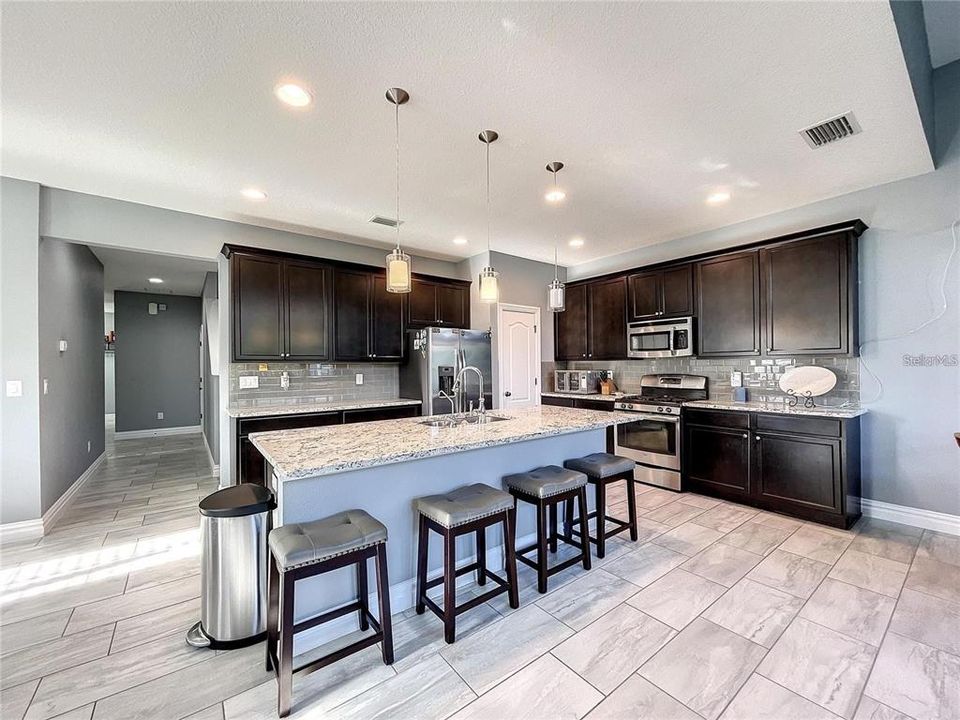 For Rent: $3,400 (5 beds, 3 baths, 2779 Square Feet)