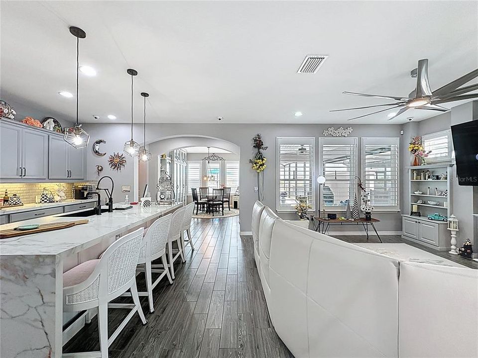 For Sale: $500,000 (2 beds, 2 baths, 1918 Square Feet)