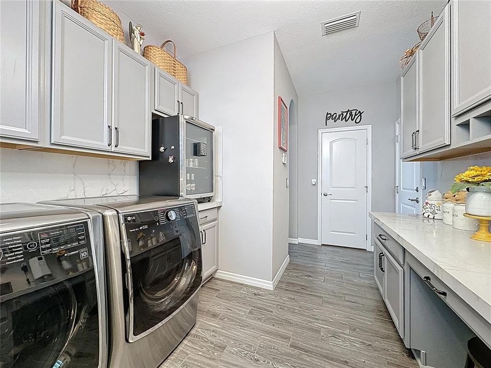 For Sale: $500,000 (2 beds, 2 baths, 1918 Square Feet)