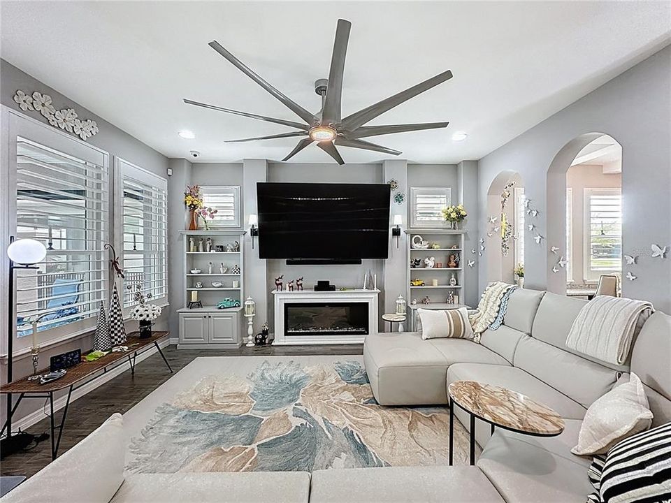 For Sale: $500,000 (2 beds, 2 baths, 1918 Square Feet)