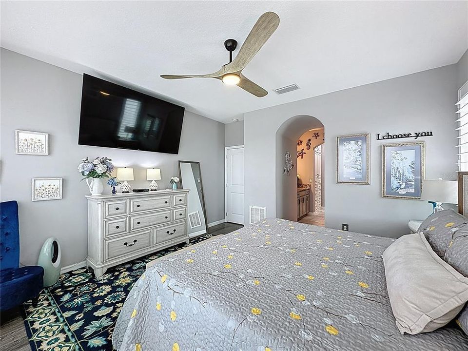 For Sale: $500,000 (2 beds, 2 baths, 1918 Square Feet)