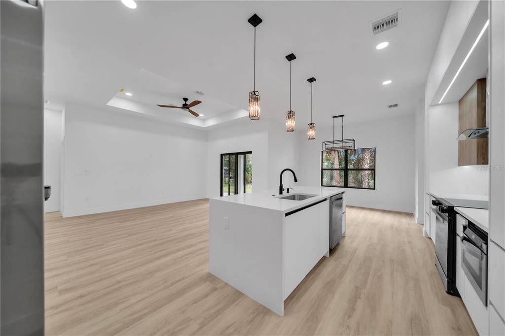 На продажу: $389,000 (3 спален, 2 ванн, 1742 Квадратных фут)