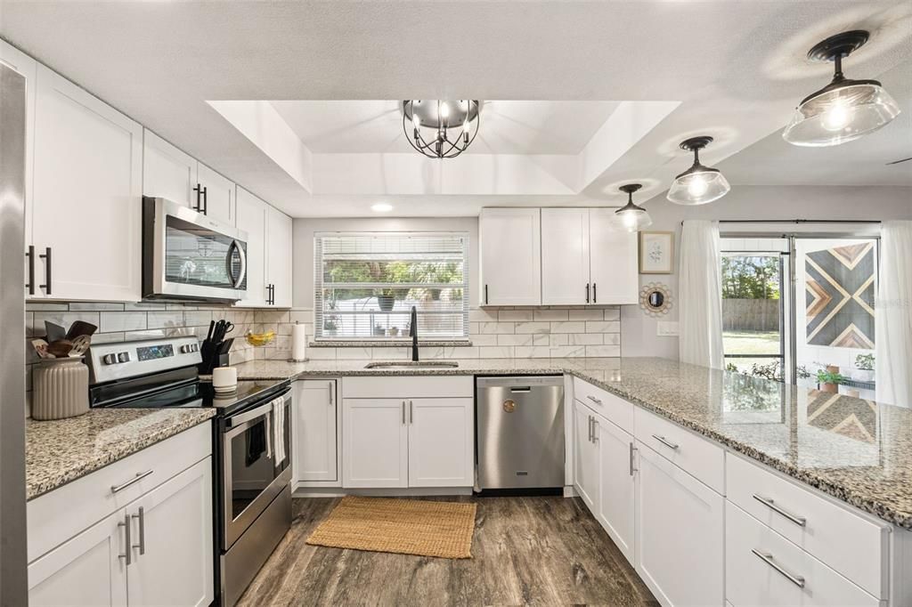 Activo con contrato: $395,000 (3 camas, 2 baños, 1621 Pies cuadrados)
