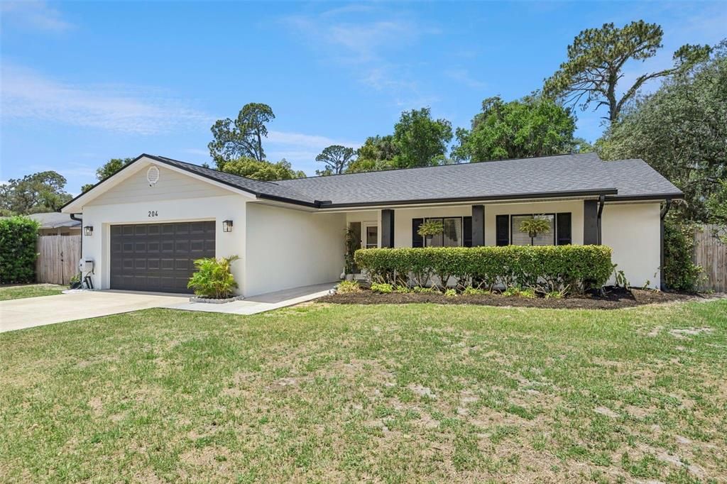 Activo con contrato: $395,000 (3 camas, 2 baños, 1621 Pies cuadrados)