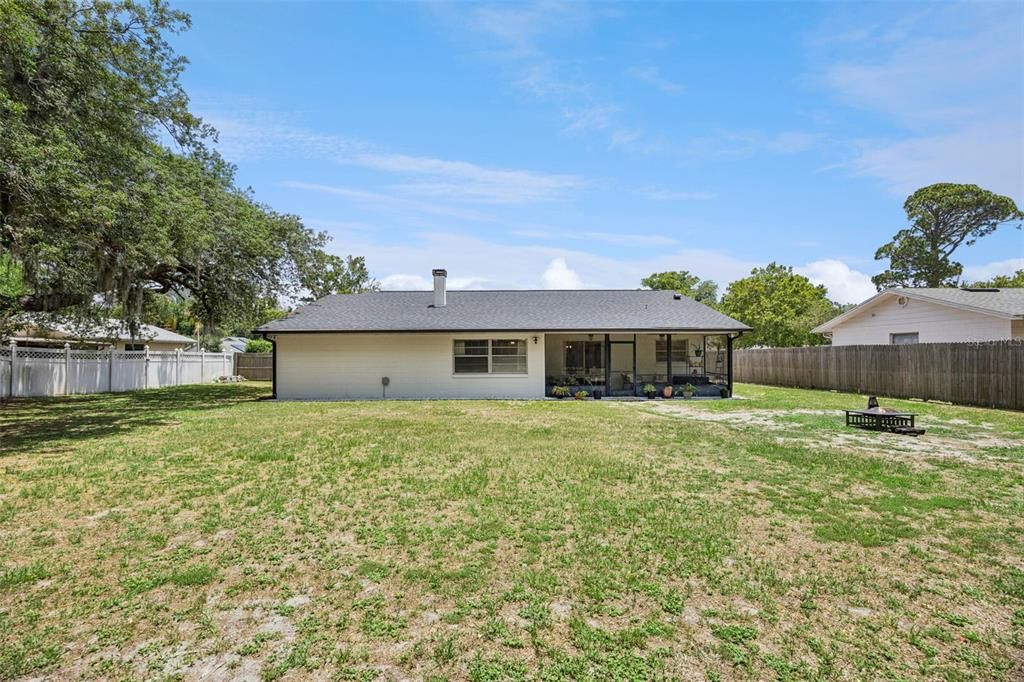 Activo con contrato: $395,000 (3 camas, 2 baños, 1621 Pies cuadrados)
