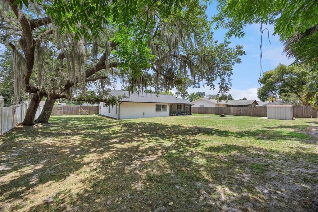 Activo con contrato: $395,000 (3 camas, 2 baños, 1621 Pies cuadrados)