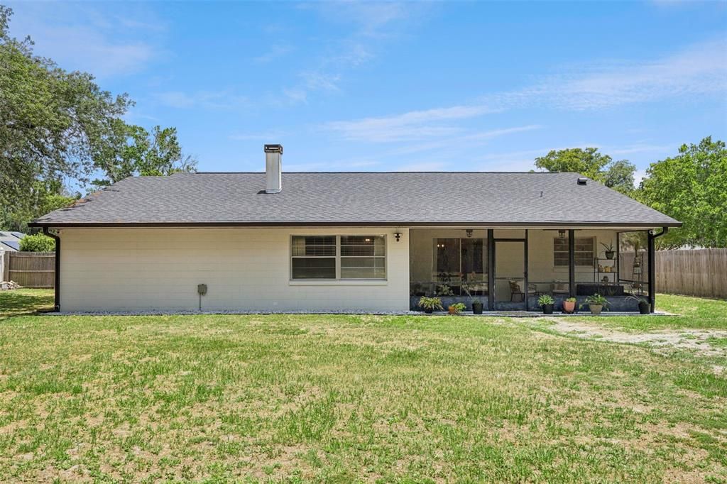 Activo con contrato: $395,000 (3 camas, 2 baños, 1621 Pies cuadrados)