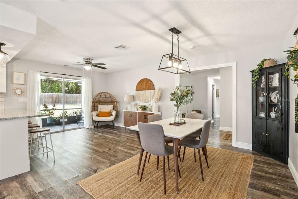 Activo con contrato: $395,000 (3 camas, 2 baños, 1621 Pies cuadrados)