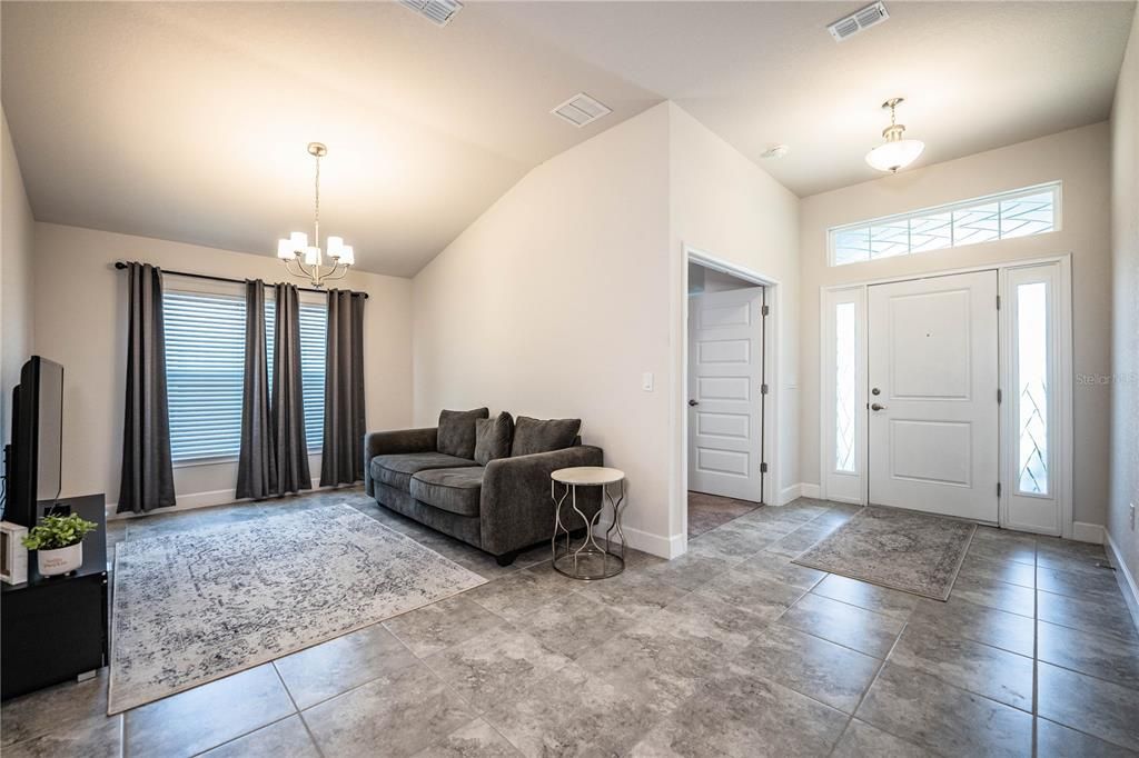 На продажу: $329,900 (4 спален, 2 ванн, 1820 Квадратных фут)