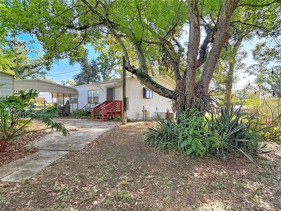 For Sale: $165,000 (2 beds, 2 baths, 1296 Square Feet)