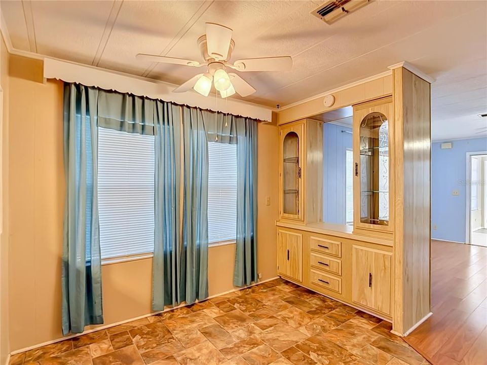 For Sale: $165,000 (2 beds, 2 baths, 1296 Square Feet)