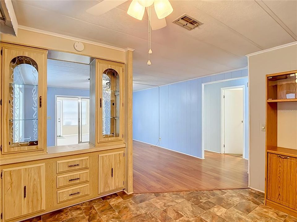 For Sale: $165,000 (2 beds, 2 baths, 1296 Square Feet)