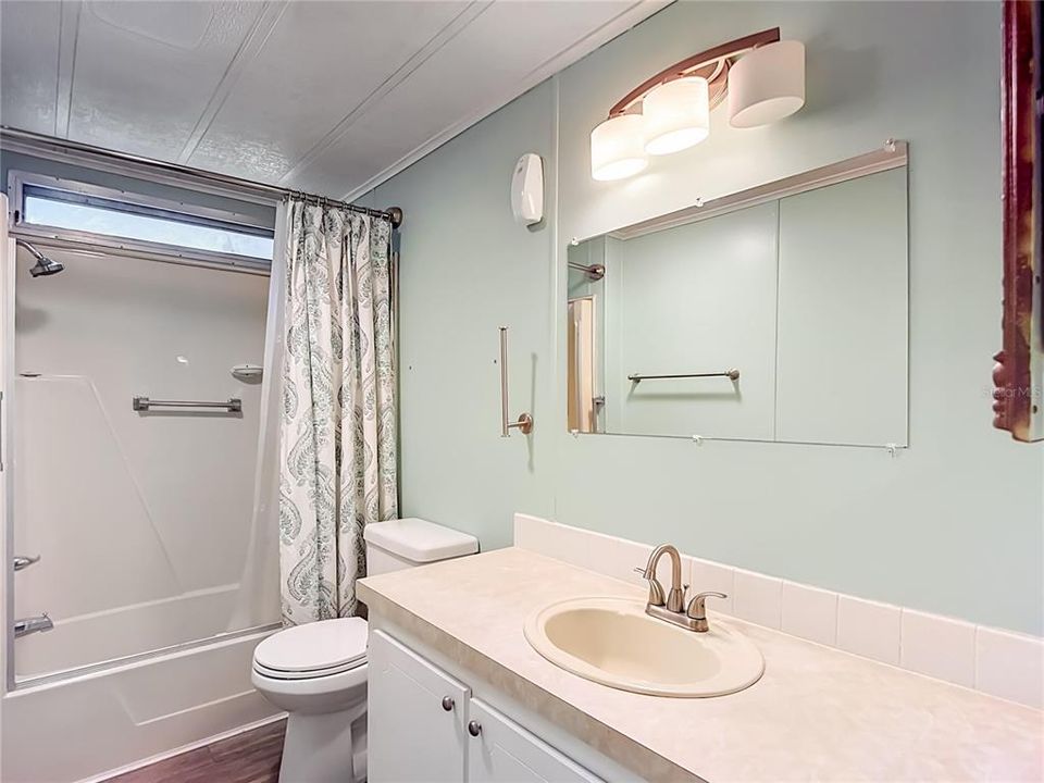 For Sale: $165,000 (2 beds, 2 baths, 1296 Square Feet)