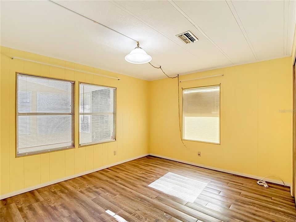 For Sale: $165,000 (2 beds, 2 baths, 1296 Square Feet)