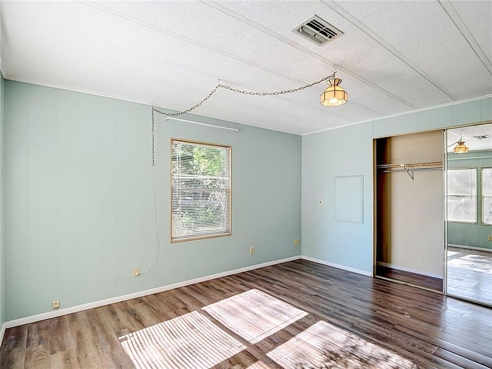 For Sale: $165,000 (2 beds, 2 baths, 1296 Square Feet)