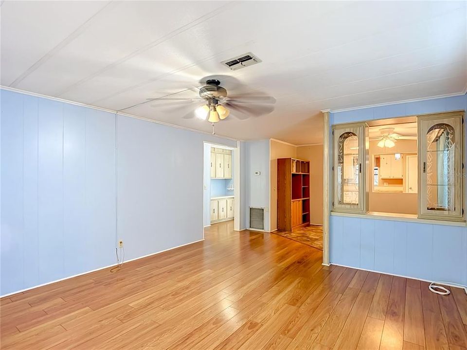 For Sale: $165,000 (2 beds, 2 baths, 1296 Square Feet)